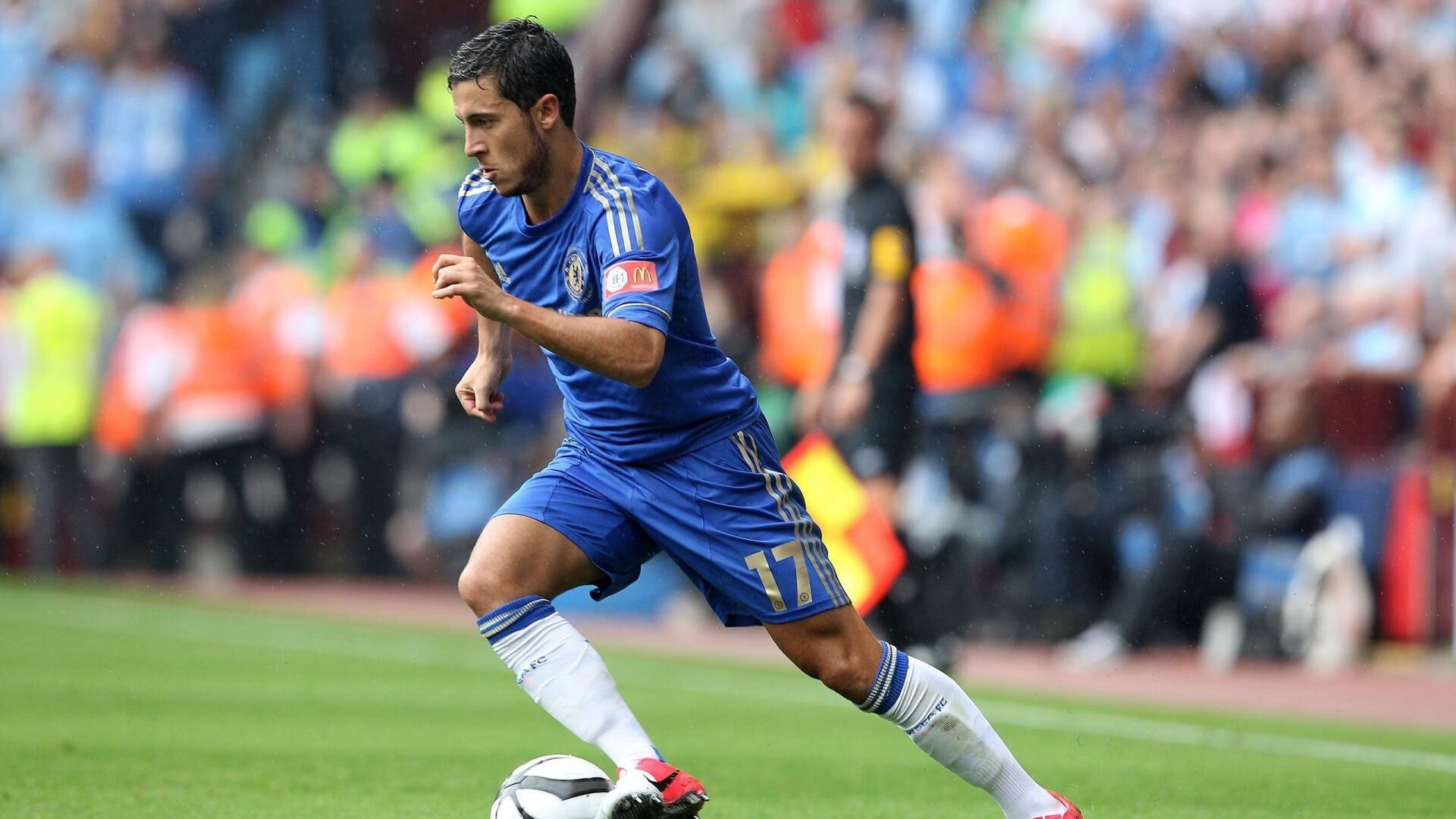 乐鱼官网-曼城中场调度精准打乱对手防守节奏，曼城主力中场